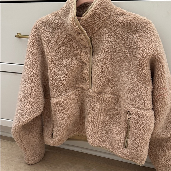 HYFVE Jackets & Blazers - HyFVE small Cozy Tan Sherpa Pullover. Like new